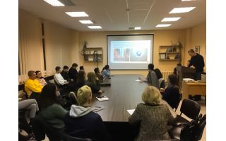 Голові Правління КРИСТАЛБАНКу вручено подяку за надану спонсорську допомогу кафедрі банківської справи КНЕУ
